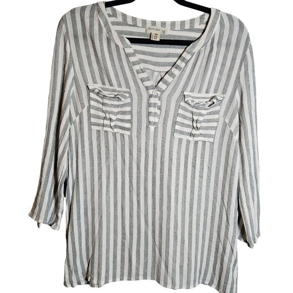 Striped White & Gray Button-Tab Sleeve V-Neck Tunic Top By Faith And Joy XL - Picture 1 of 11